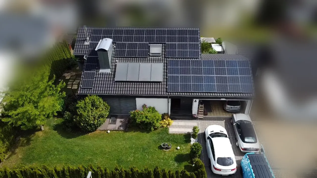 Photovoltaik-Dachanlage auf einem Wohnhaus — E.I.S. Elektrotechnik